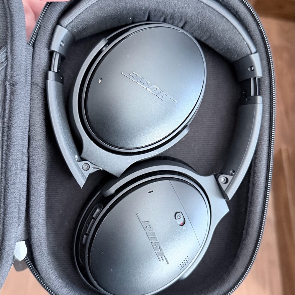 Bose Black Quiet Comfort Noise Cancelling Wireless Headphones